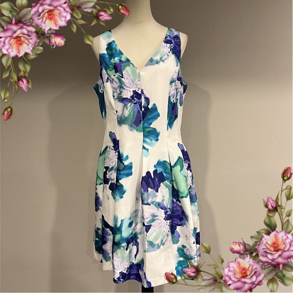 DressBarn v-neck floral sleeveless knee length dress‎ size 12